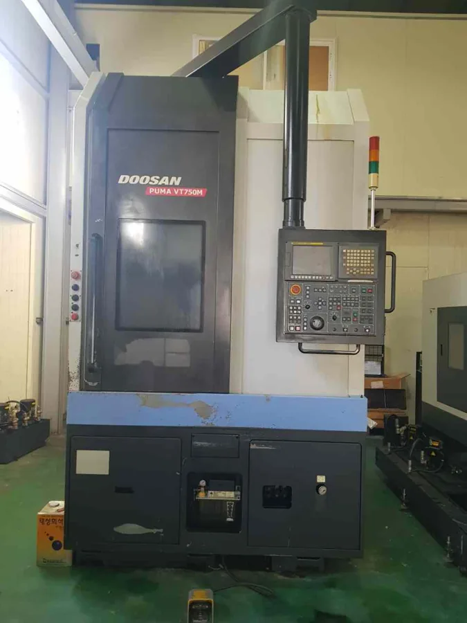 Вертикальный станок с приводным инструментом Doosan VT750M